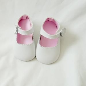 Trimfoot Co white leather baby shoe sz 2